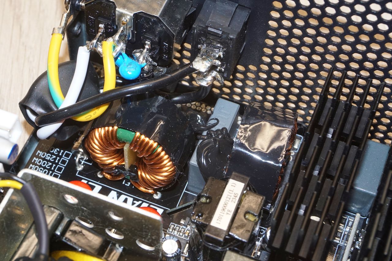 Lian Li EG1000 Platinum ATX 3.1 PSU