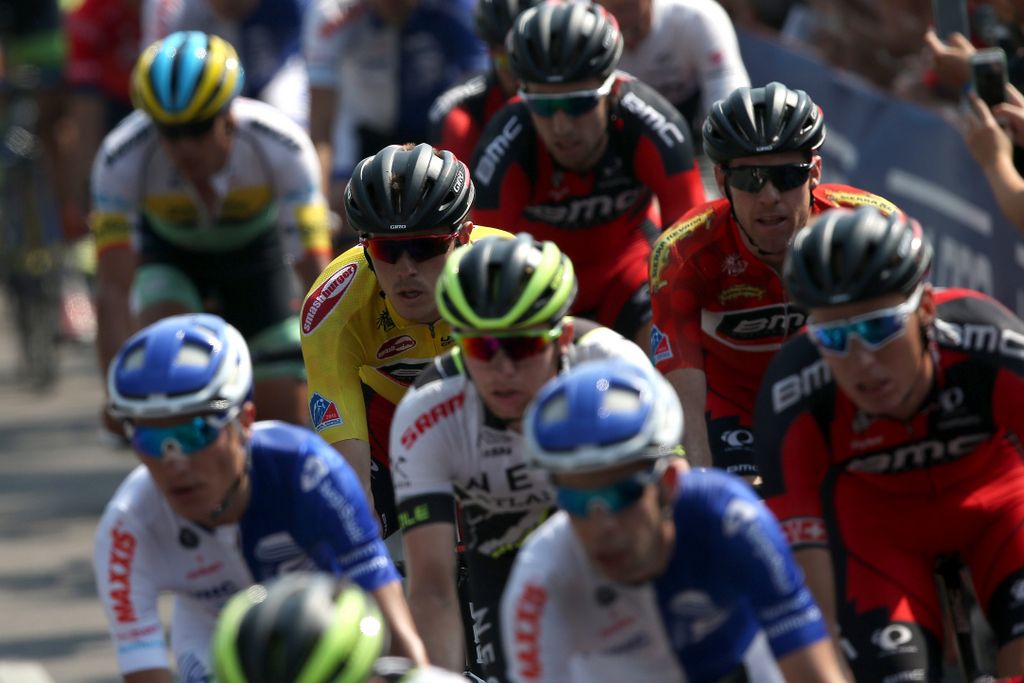 Rohan Dennis sitting in the bunch in the final laps