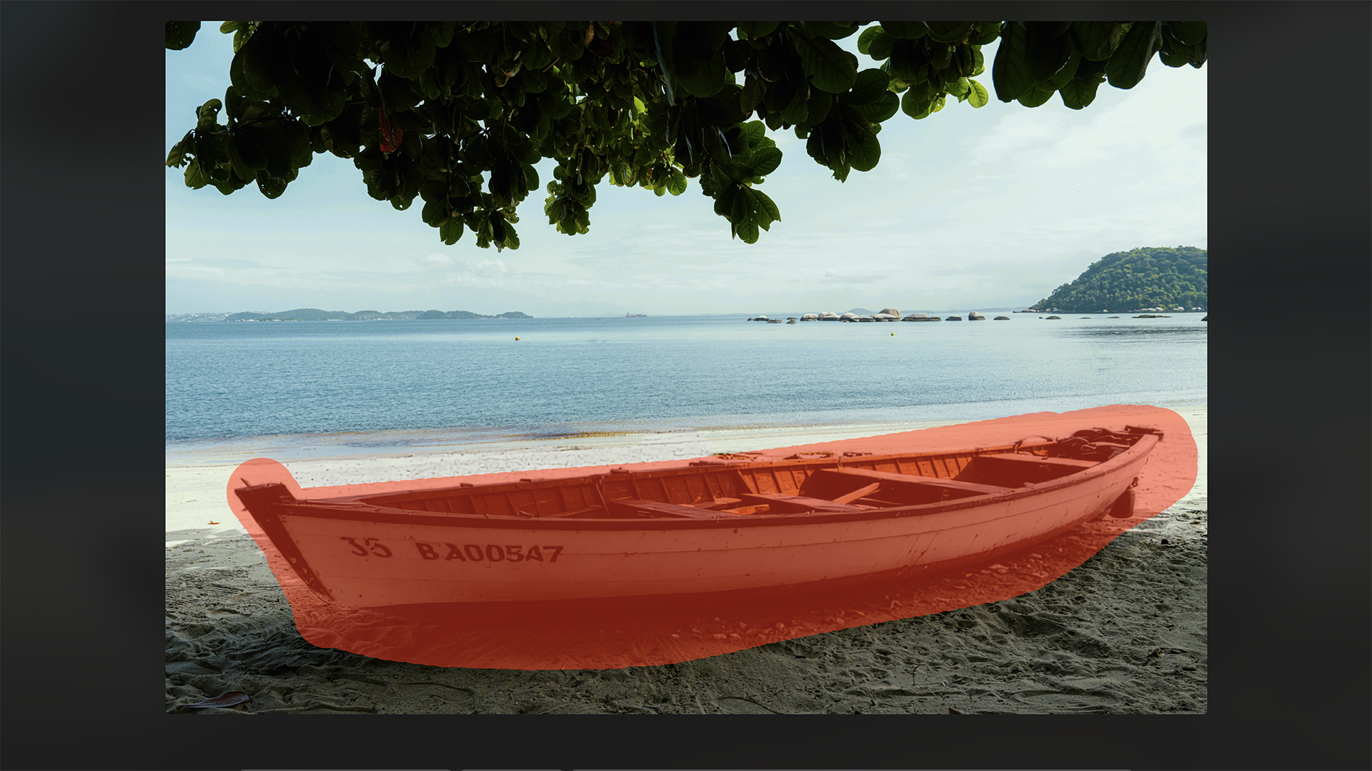 Some still shots of Luminar being used on a desktop PC.