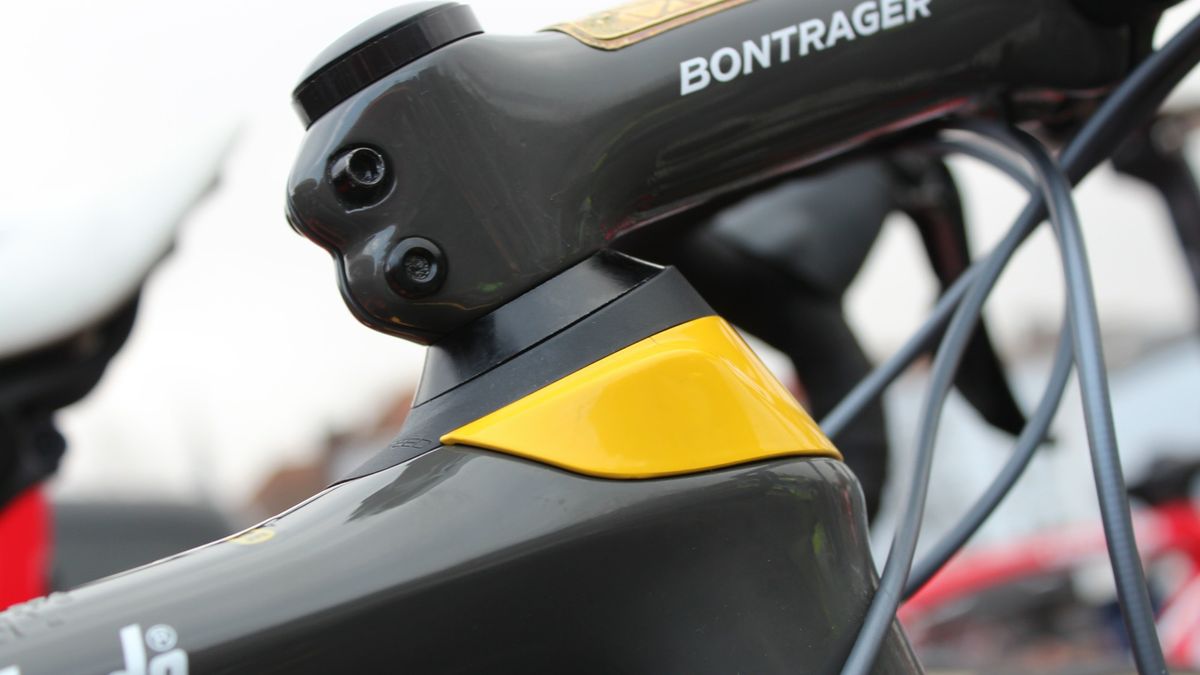 The segmented head tube/top tube junction is most curious