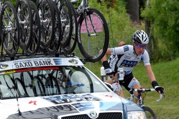 Chris Anker S&oslash;rensen (Saxo Bank) at the team car.