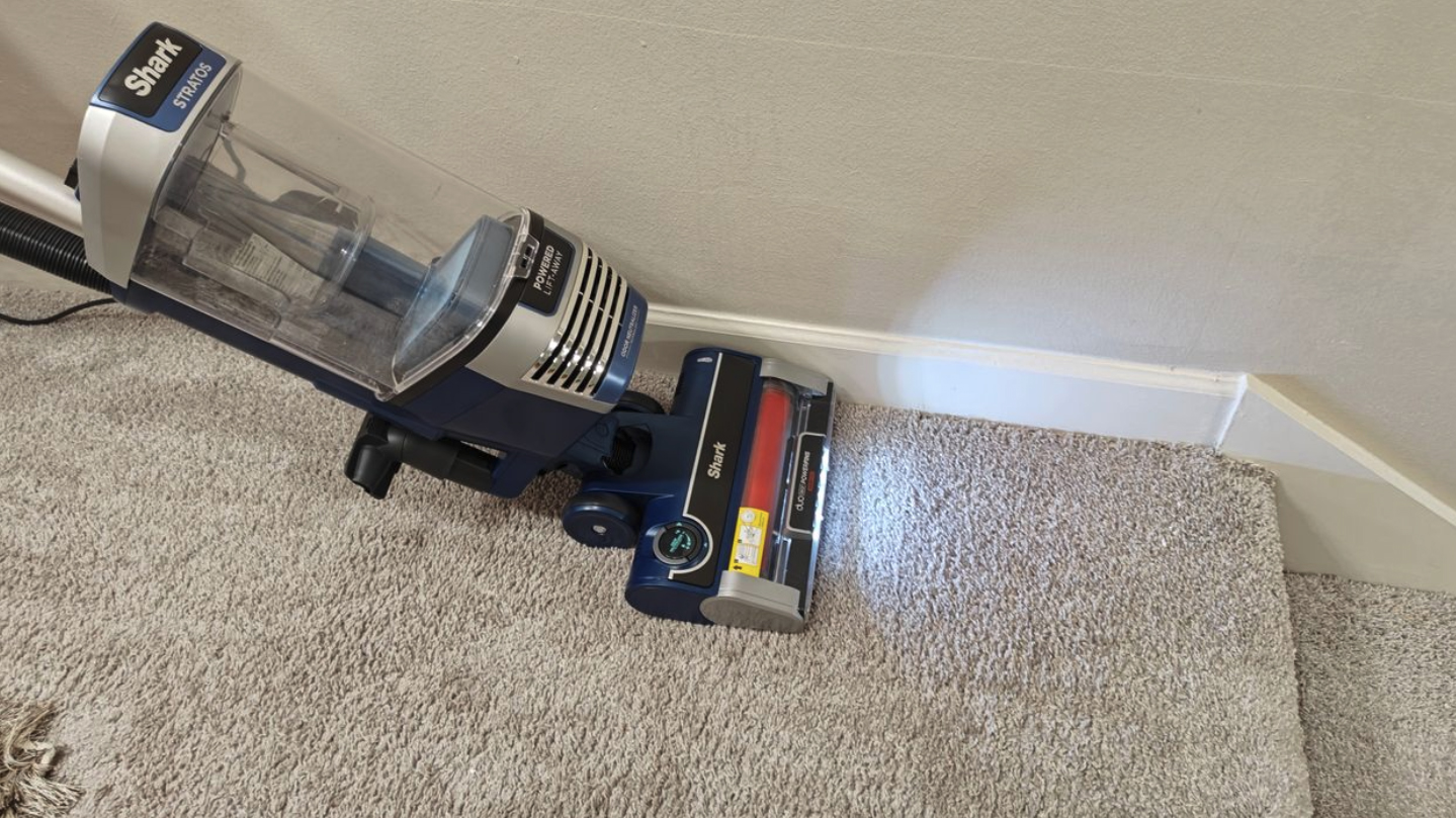 Shark Stratos Upright vacuum