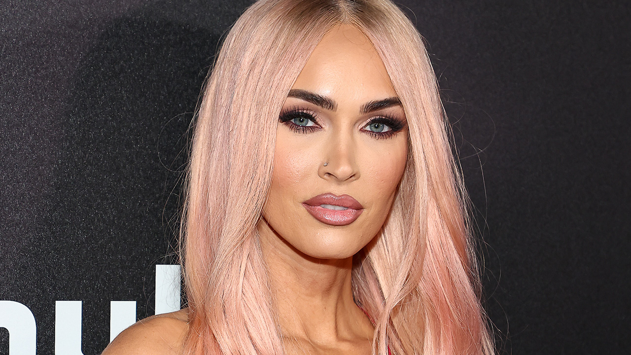 1280px x 720px - Insider Claims Megan Fox Is Just Trolling Fans 'For Attention' Amid Alleged  MGK Break-up | Cinemablend
