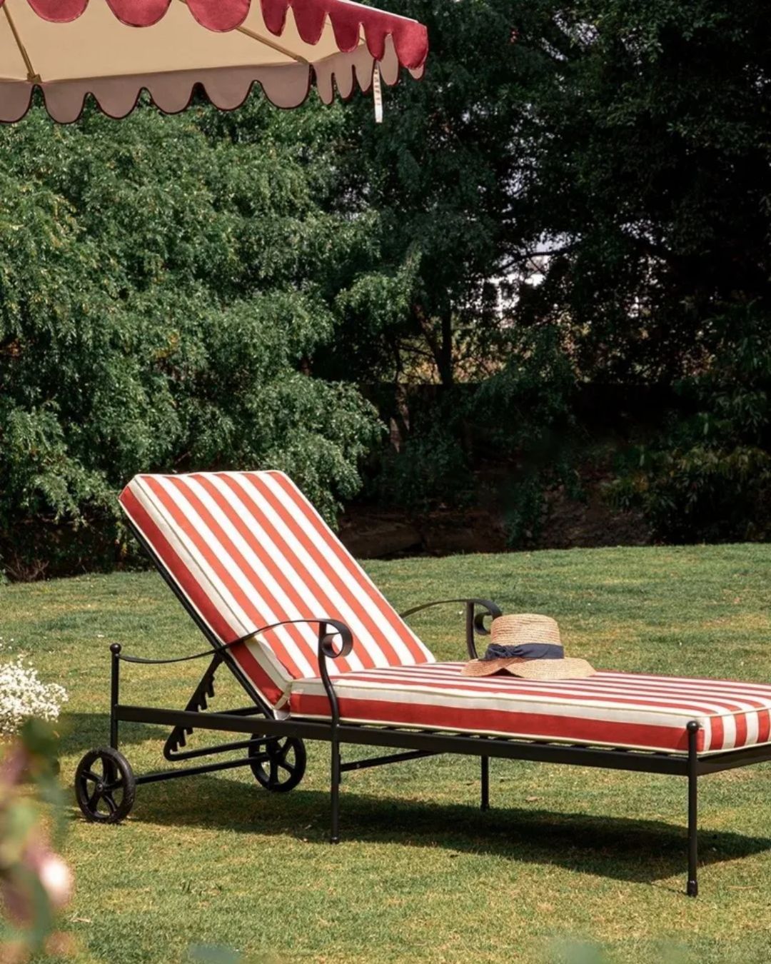 daals Haymes Metal Sun Lounger with Wheels, Scarlet Stripe.