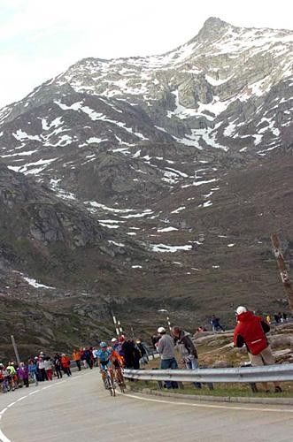Mirko Celestino (Milram) comes up the San Gotthardpass