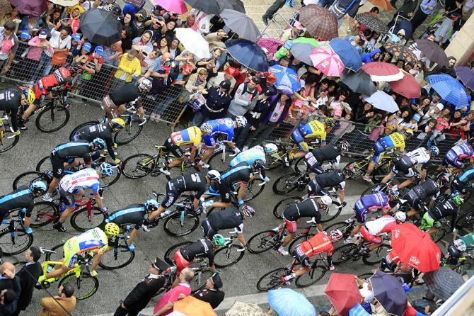 The peloton was soaked on stage 4