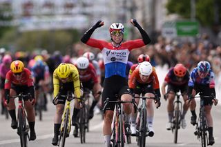 Lorena Wiebes makes a winning comeback after Giro d'Italia disqualification with a commanding victory at the Copenhagen Sprint