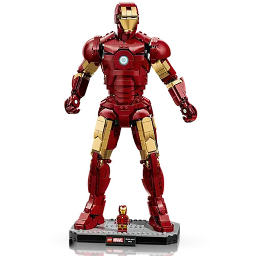 A Iron Man Mark 3 Collectors' Edition set, with a smaller Tony Stark Iron Man minifigure
