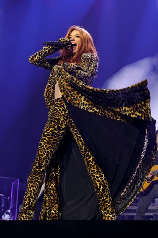 Shania Twain looked like she stepped right out of 1997, unchanged by time in the same outfit