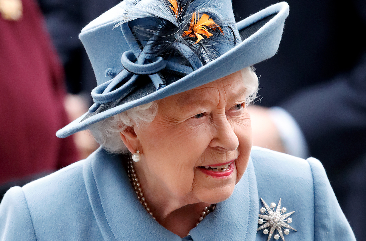 Queen logo design 女王服装品牌形象标志设计|平面|标志|画德思设计工作室 - 原创作品 - 站酷 (ZCOOL)