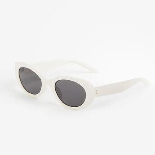 Sunglasses trends 2024