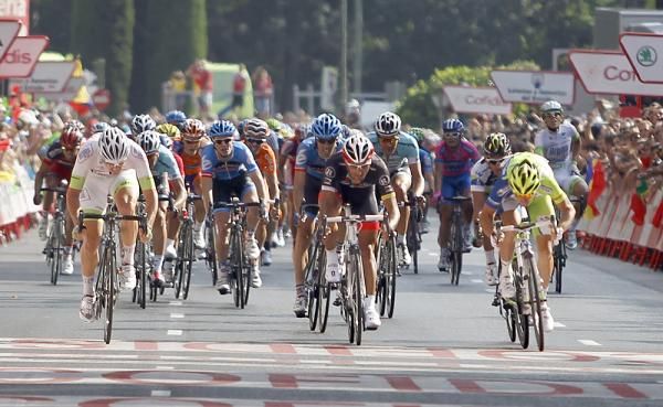 The sprint on the final stage of the 2012 Vuelta a Espana in Madrid
