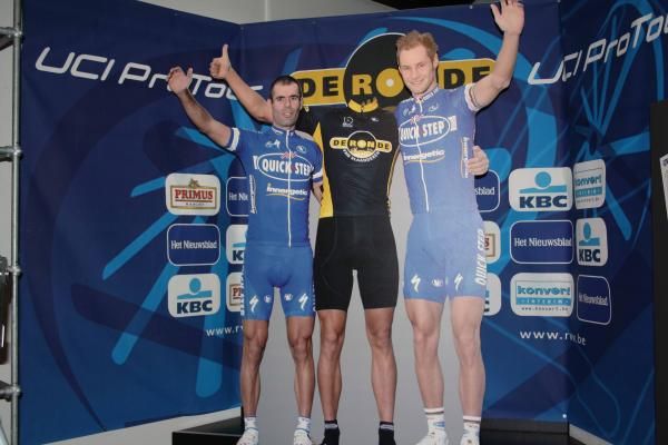 Visitors have the chance to pose alongside two Ronde greats.