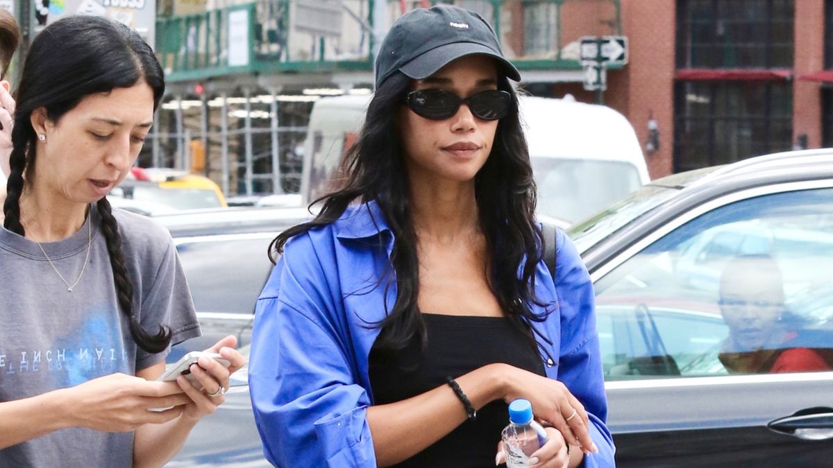 You May Disagree, But It Girls Think This Pretty Shoe Trend Looks Chicer With Jeans Than Mesh Flats