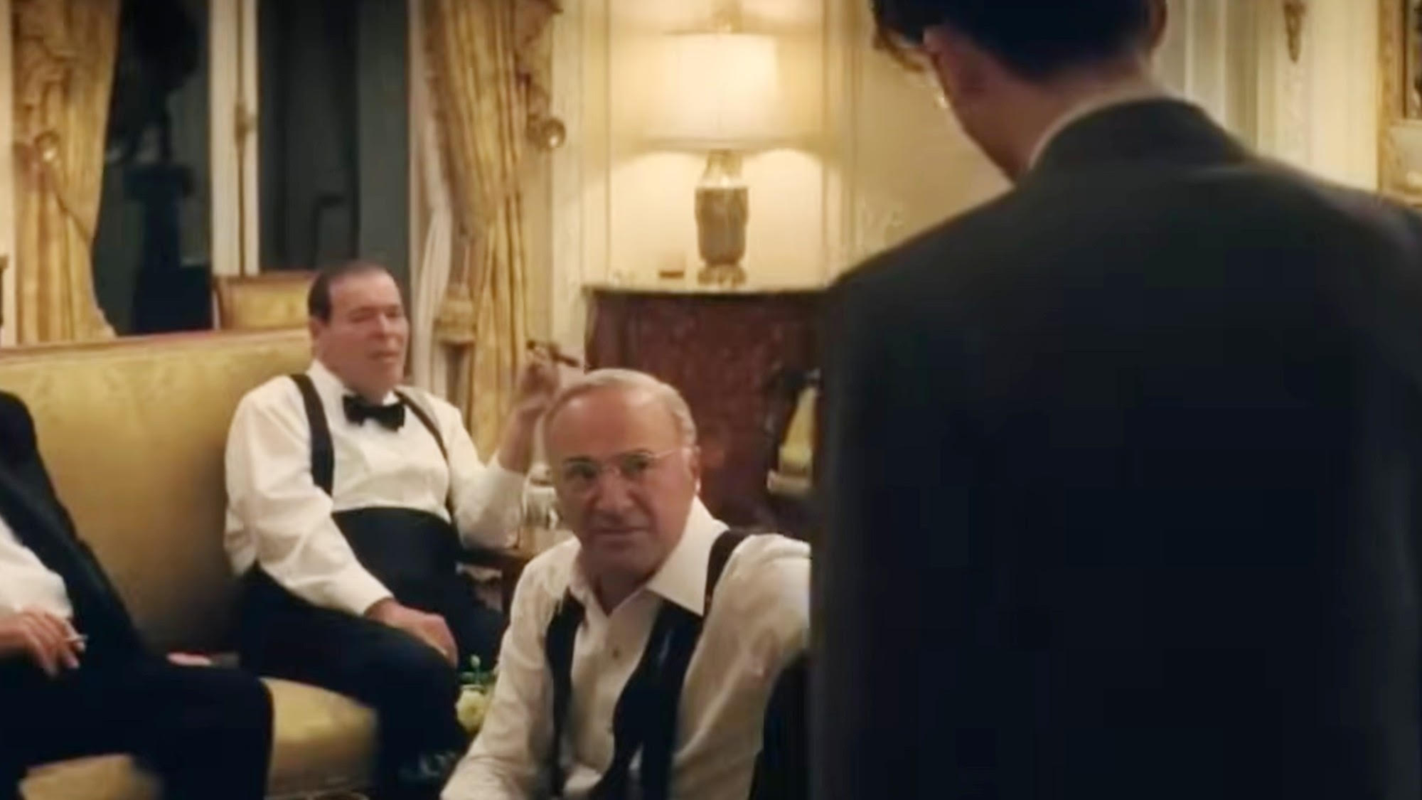 Kevin O'Leary with his tie undone in Marty Supreme