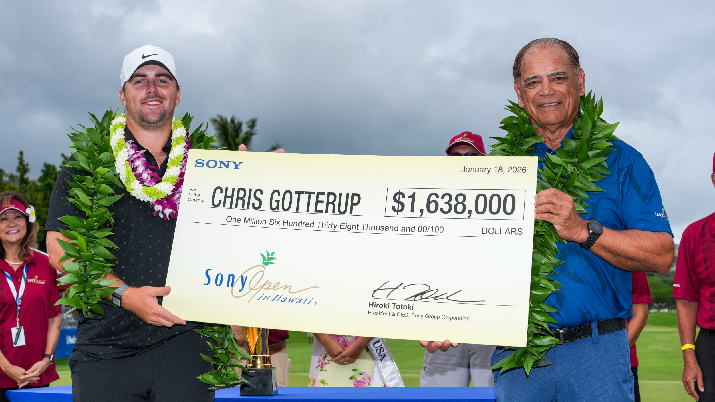 Chris Gotterup is presented with a cheque at the Sony Open in Hawaii