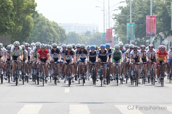 The bunch rolls out of Chongqiao New Town