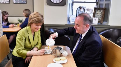Nicola Sturgeon and Alex Salmond on the campaign trail in 2015
