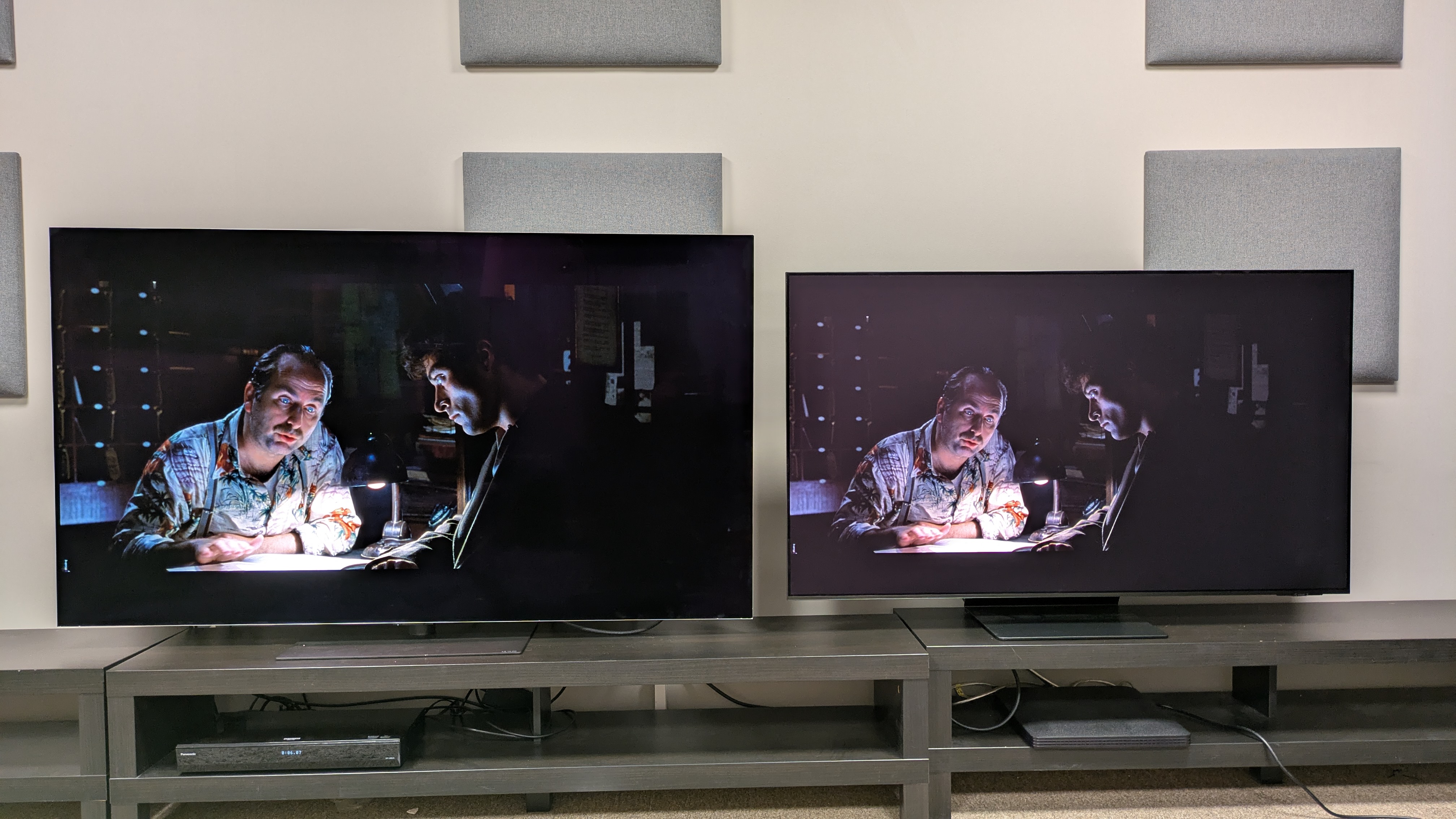 LG G6 (left) and Samsung S95F (right) showing John speaking to hotel clerk from Dark City. There is a stronger contrast between bright areas and dark areas on the LG