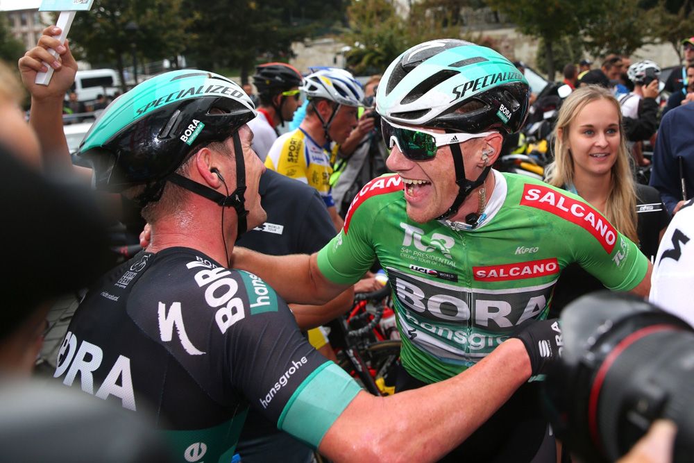 Sam Bennett (Bora-Hansgrohe) celebrates with his teammates