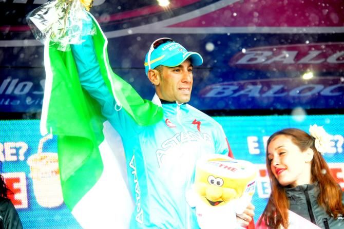 Vincenzo Nibali (Astana) waves to the crowd