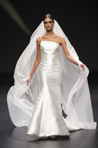 wedding dress - Pronovias