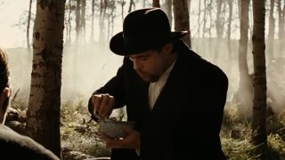 Brad Pitt eating in The Assassination of Jesse James by the Coward Robert Ford