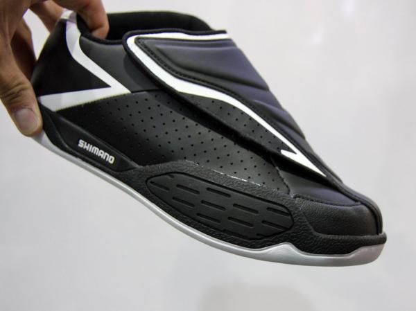 Extra rubber on the outer edge of the Shimano SH-AM45 shoes help protect from impacts.