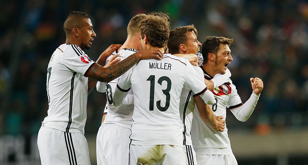 Max Kruse (2.R) of Germany celebrates with team mates after scoring his team&#039;s second goal during the UEFA EURO 2016 Group D qualifying match between Germany and Georgia at Stadium Leipzig on October 11, 2015 in Leipzig, Germany.