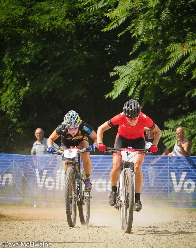 Lea Davison (Specialized) edging Erin Huck in a two-up sprint