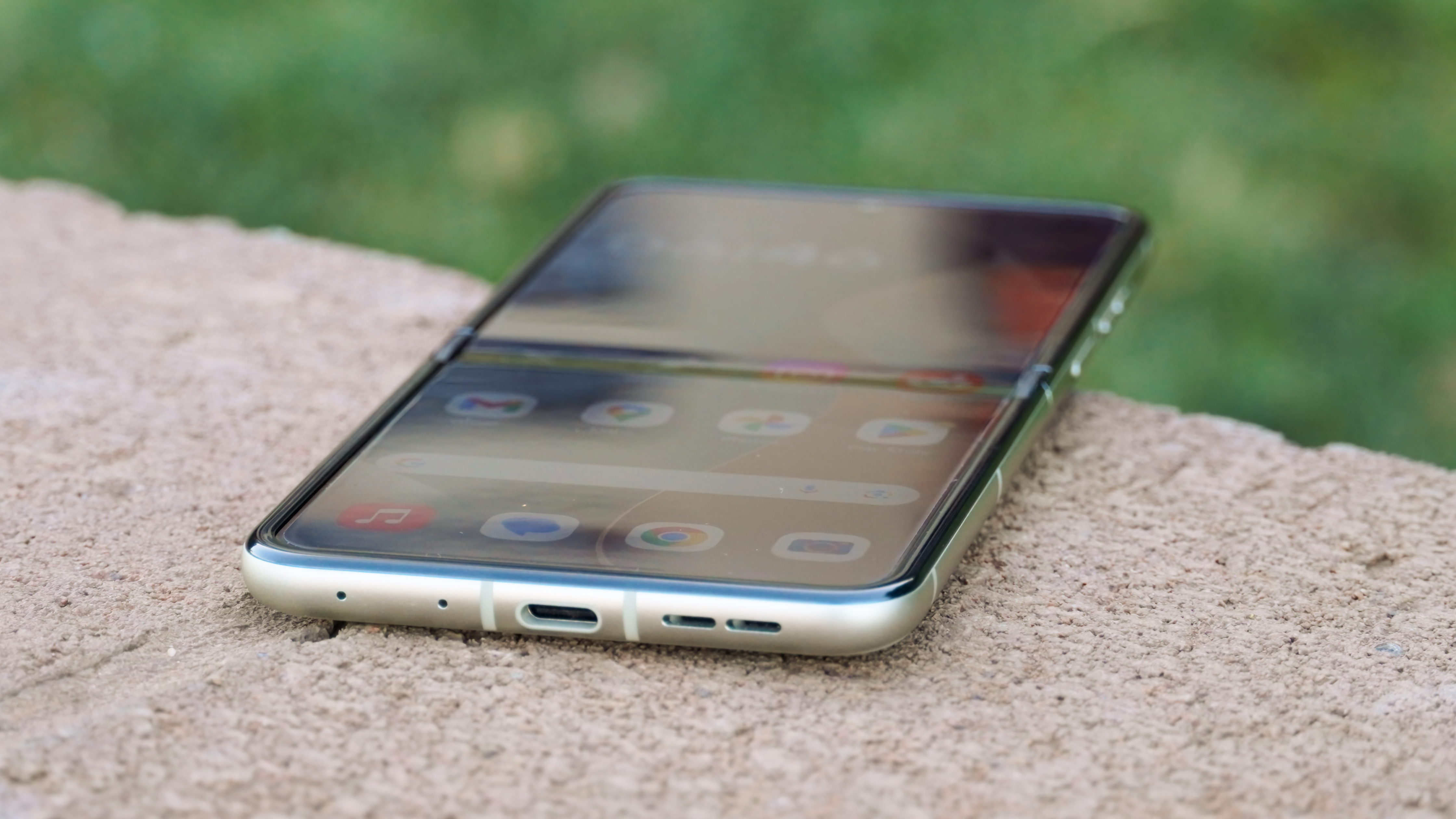 The Motorola Razr 2025 in the Pantone Lightest Sky colorway.
