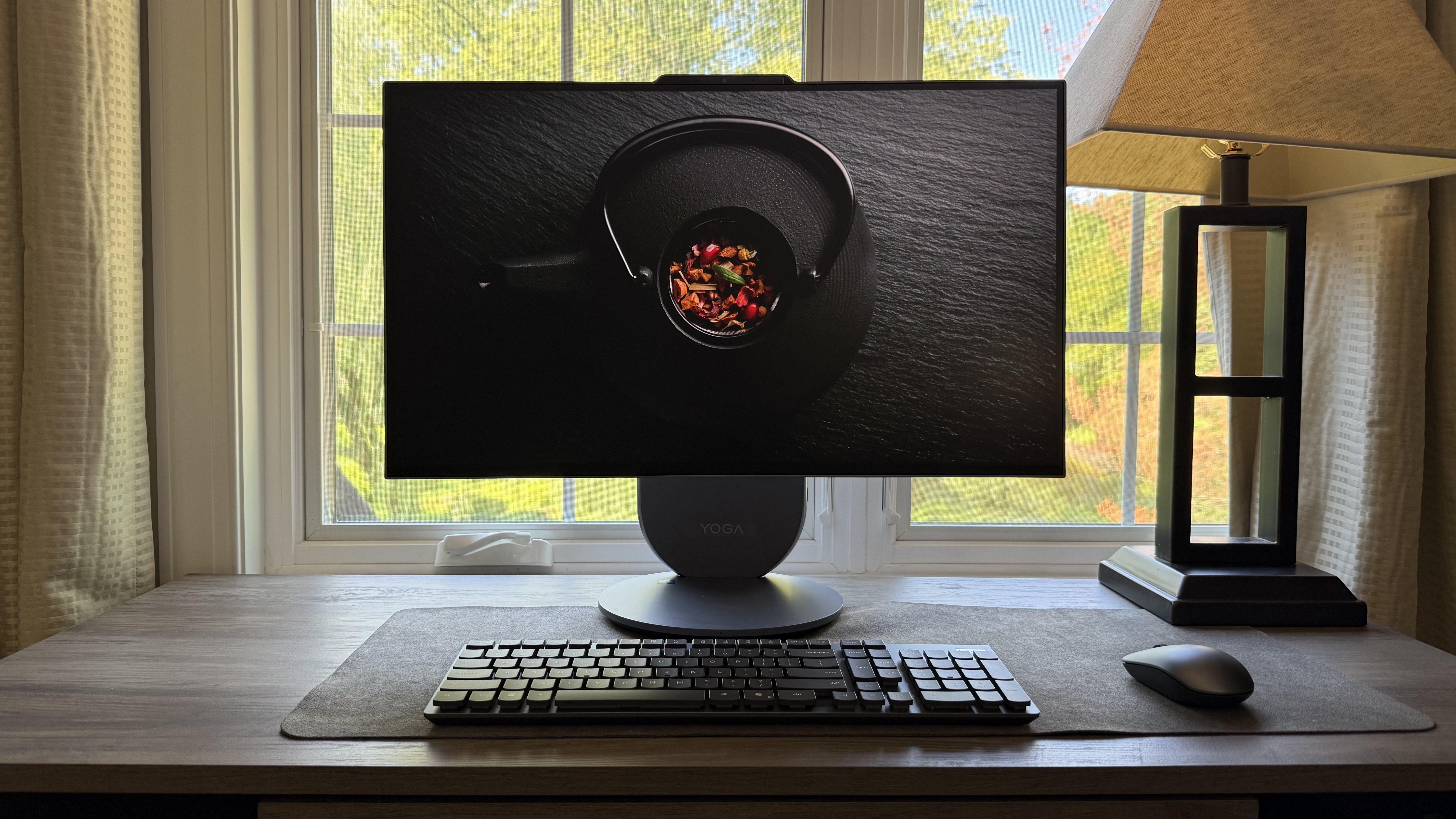 Lenovo Yoga AiO 27 colors and contrast on screen