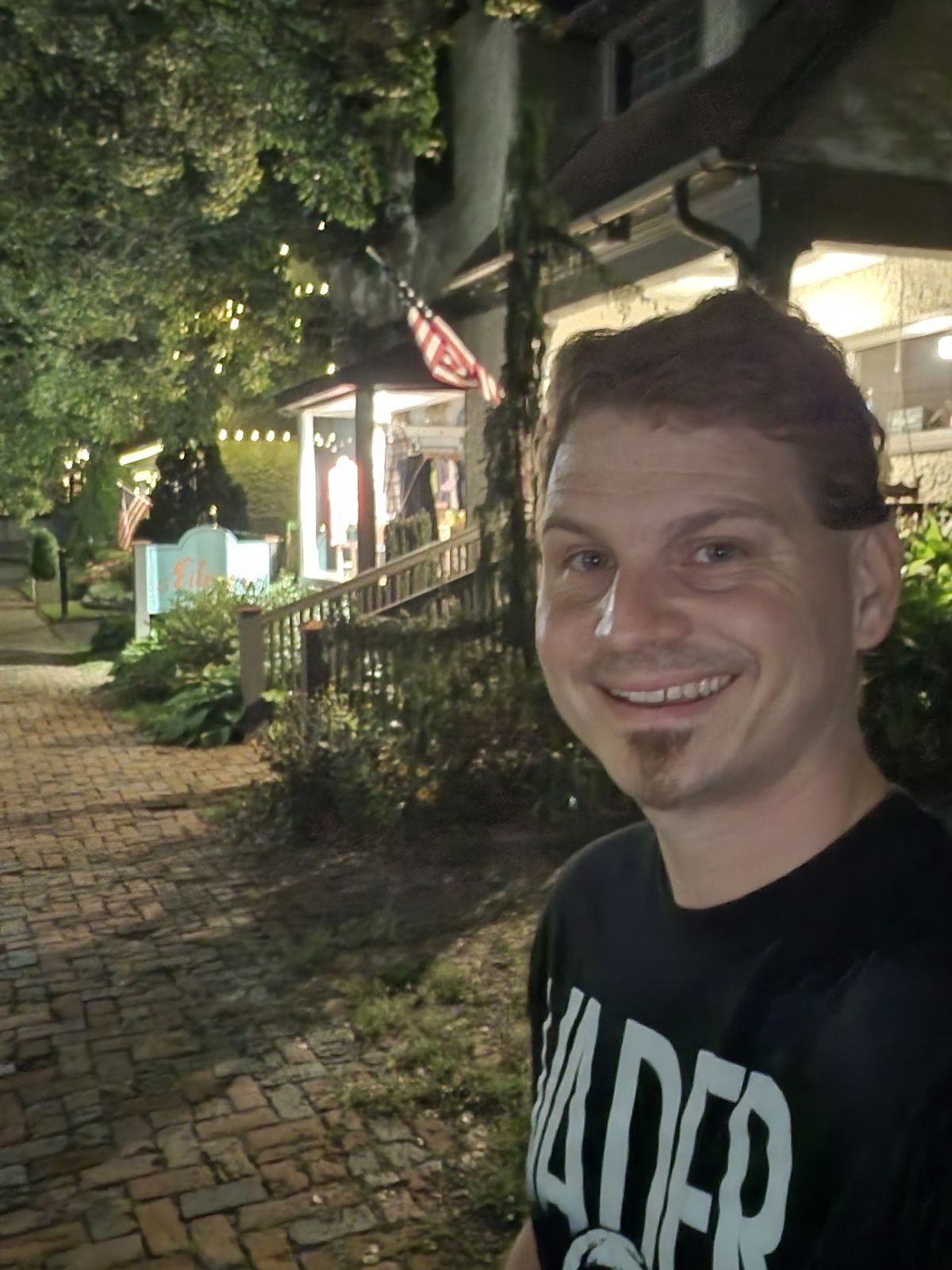 Samsung Galaxy Z Flip 4 camera test, nighttime, front camera