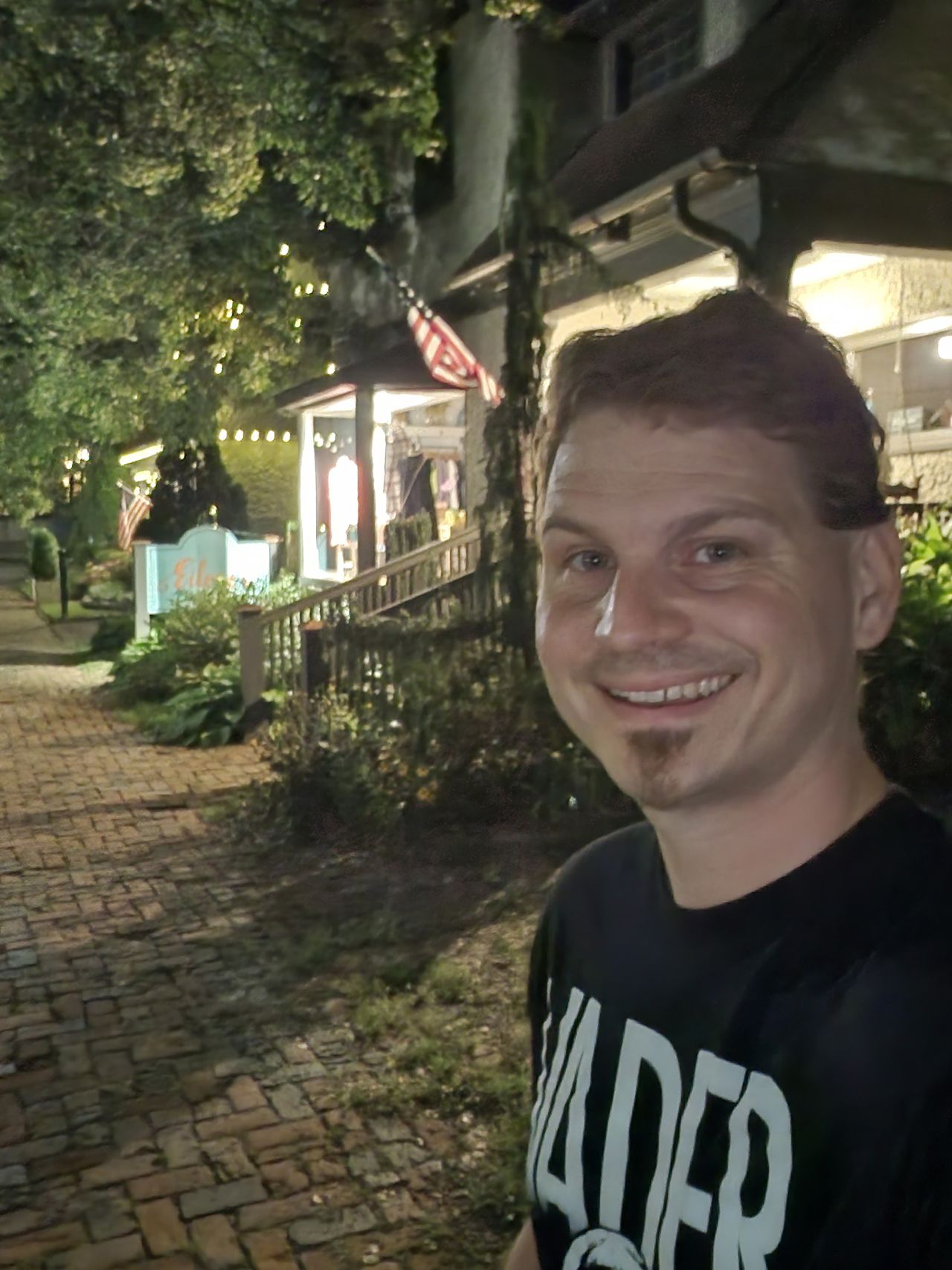 Samsung Galaxy Z Flip 4 camera test, nighttime, front camera