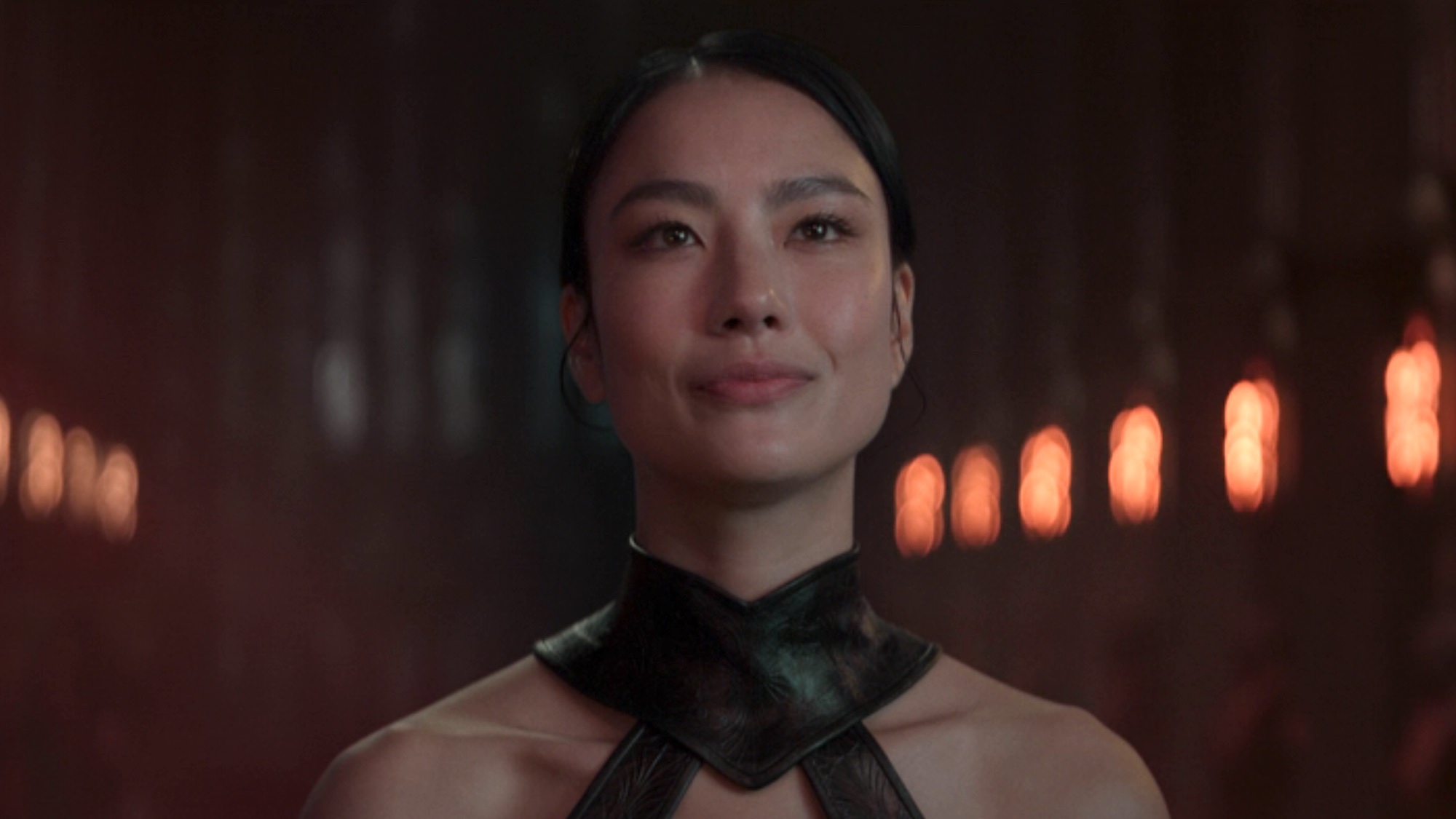 Kitana smirking in the throne room in Mortal Kombat II 