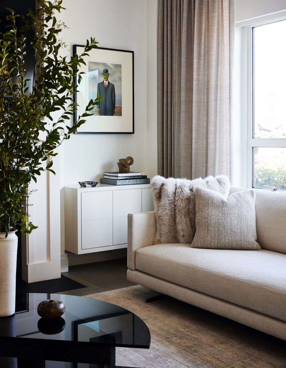 Picture of Explore An Art-Filled Penthouse In Manhattan House, New York Landmark