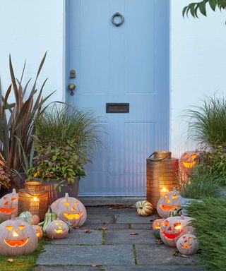 pumpkin lanterns and lanterns from dobbies on doorstep