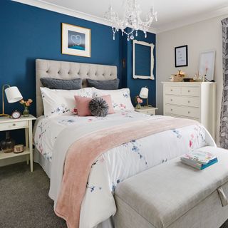 coastal cottage blue bedroom