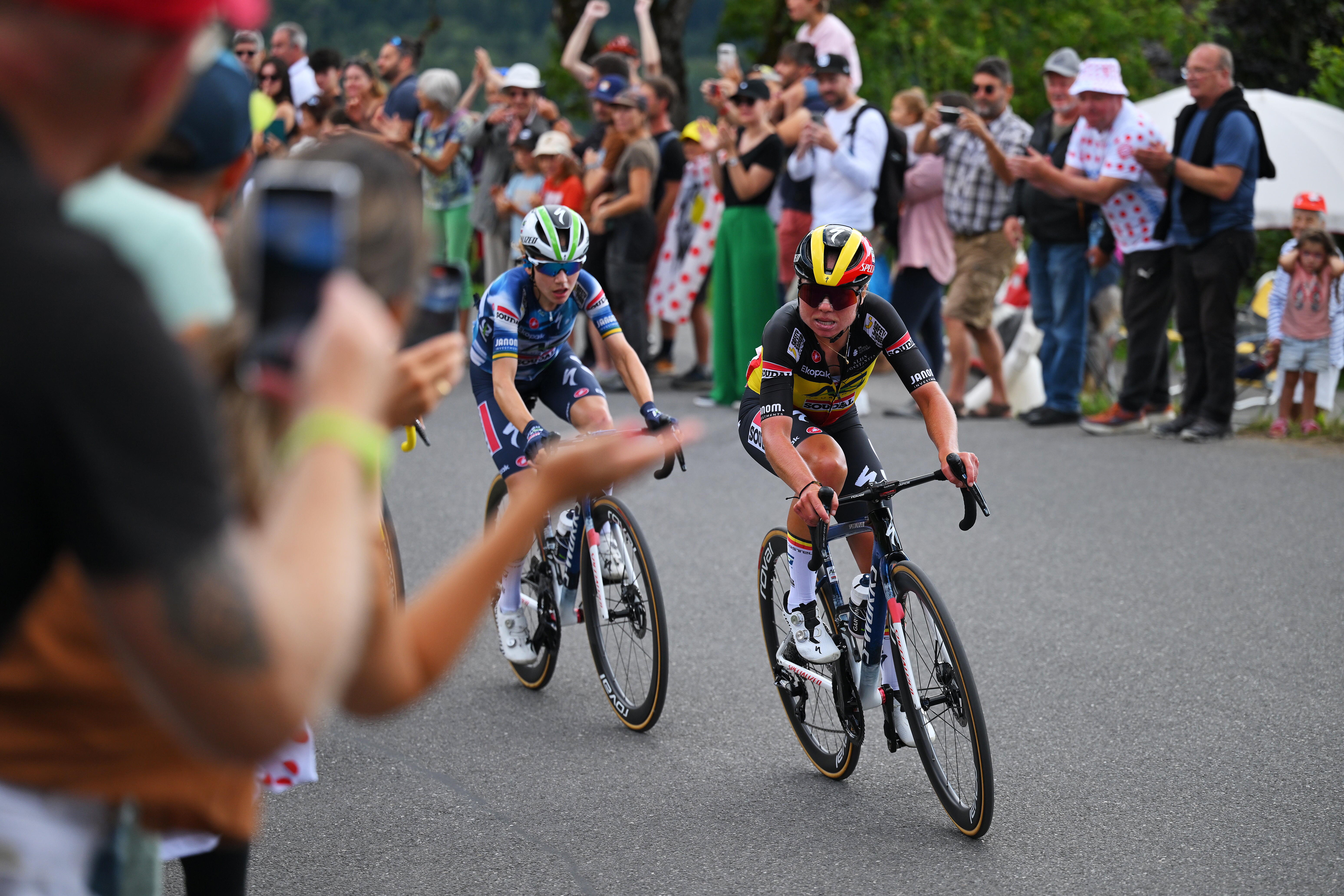 Justine Ghekiere rides ahead of Sarah Gigante