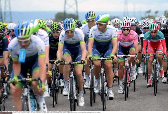 Orica-GreenEdge protecting the maglia rosa