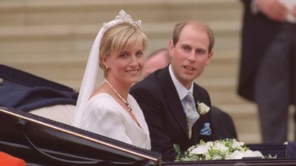 The royal who ignored Prince Edward and Duchess Sophie’s wedding dress code revealed. Seen here are the couple on their wedding day