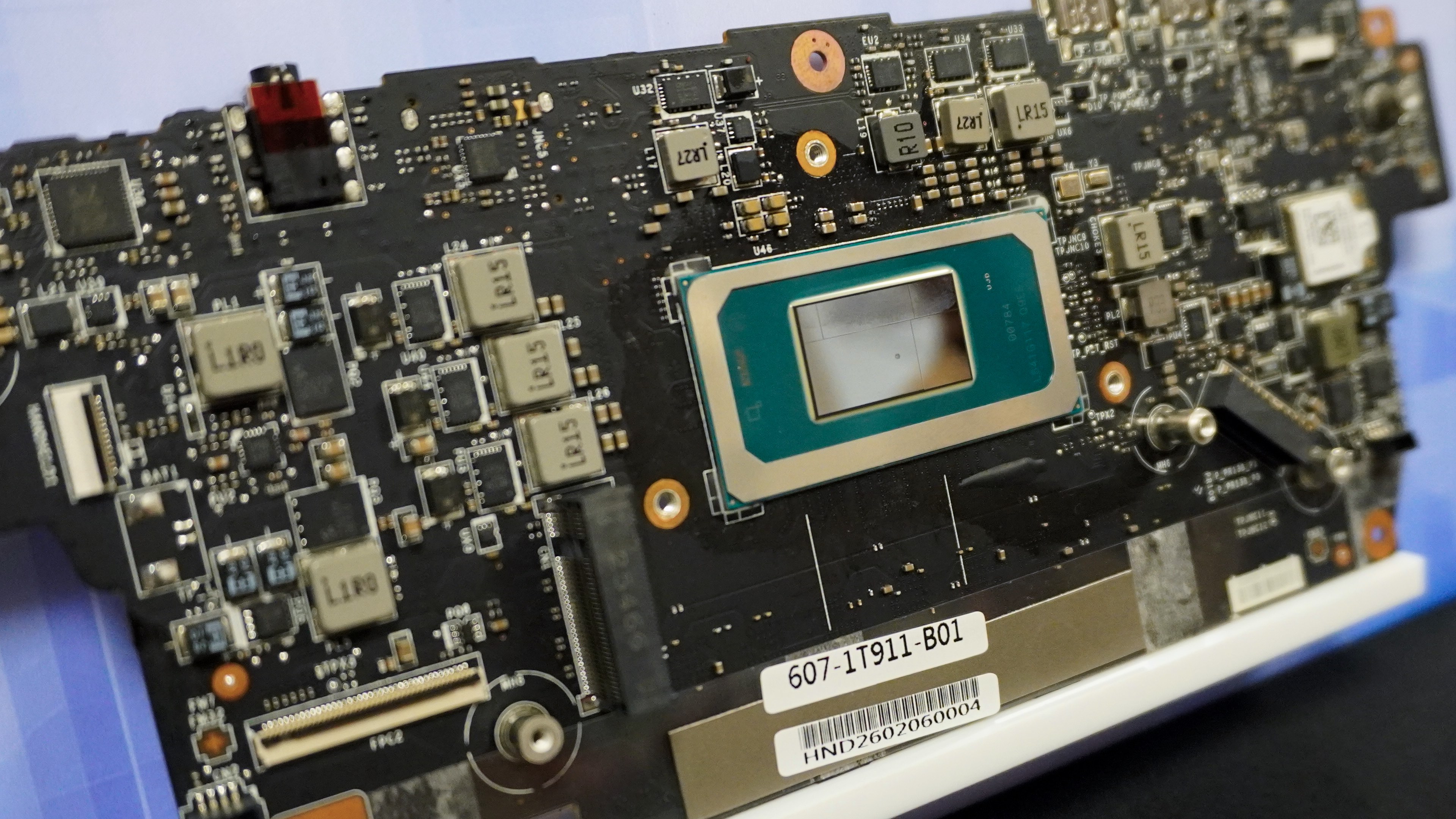 MSI Claw 8 EX AI+
