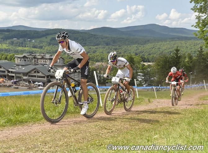 Julien Absalon (BMC Mountainbike Racing Team) leads Nino Schurter (Scott-Odlo MTB Racing Team).