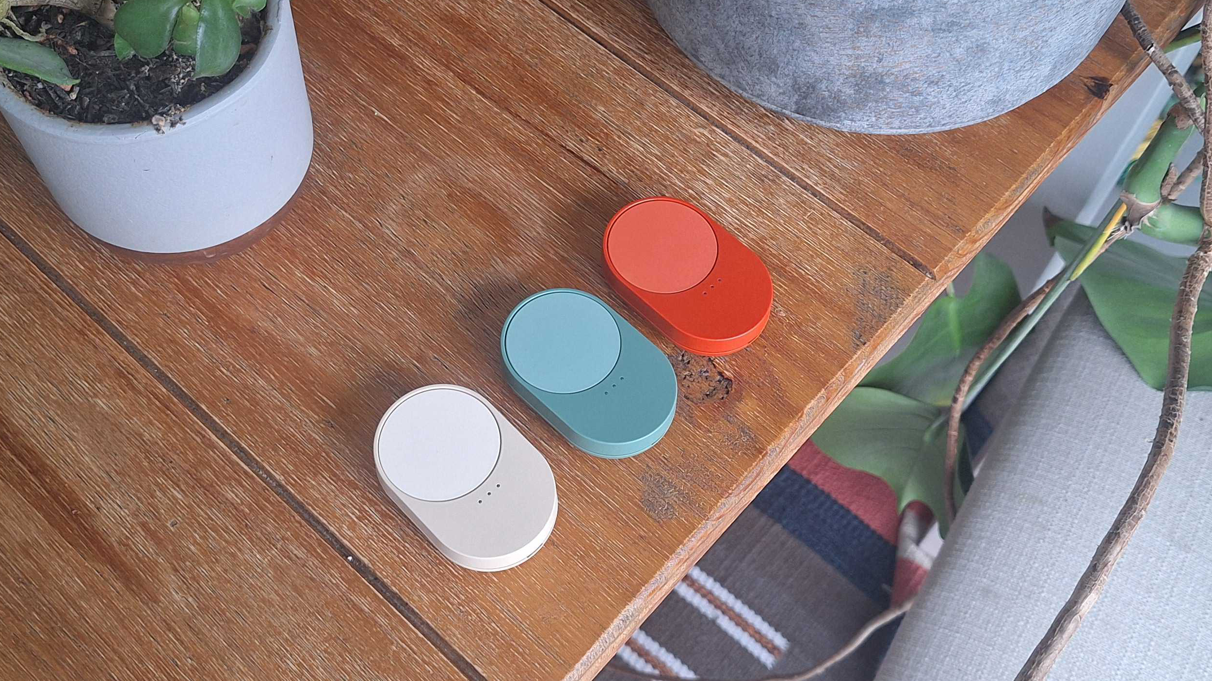 مفتاح IKEA Bilresa الذكي في يد المختبر