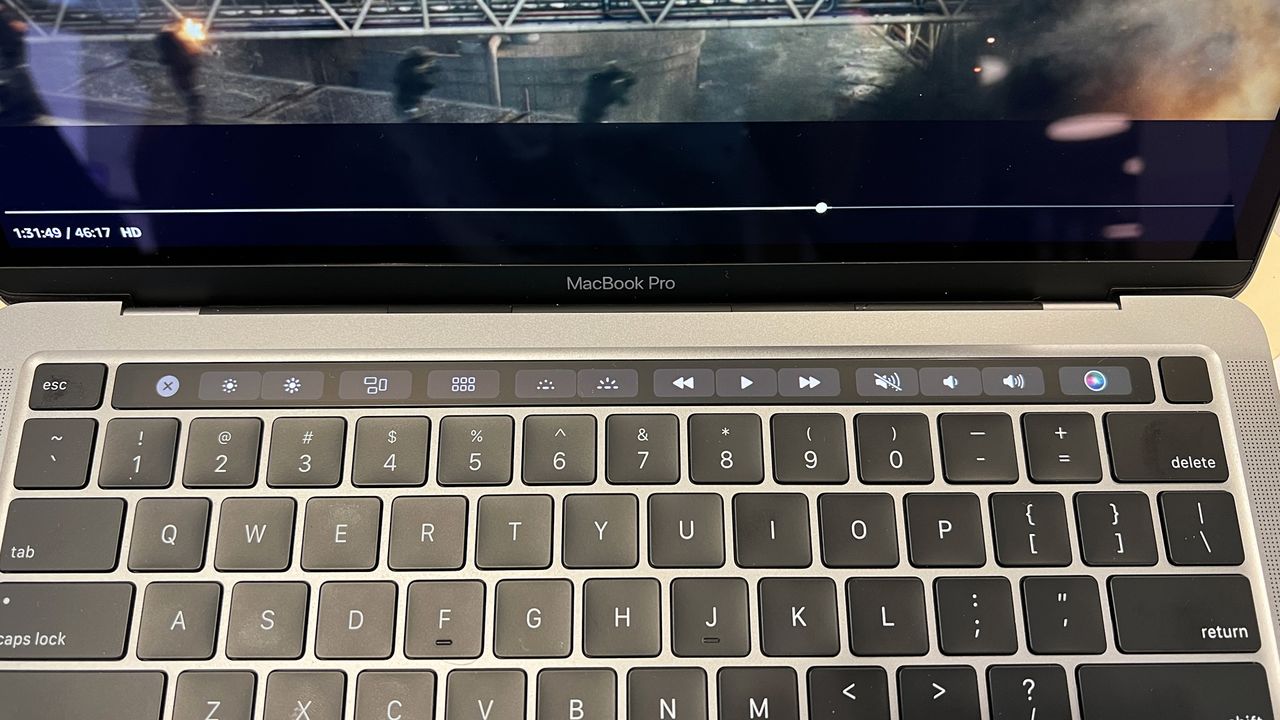 MacBook Pro 13-inch M2 2022 Touch Bar