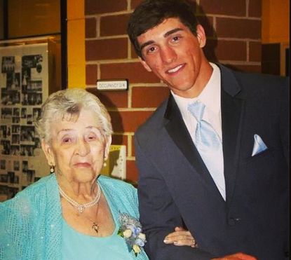 Ohio teen shares prom with 89-year-old great-grandmother