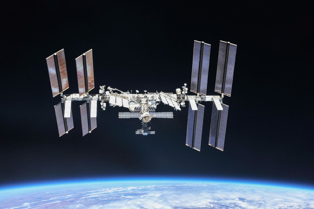 Space Station's Computer Lifeline Gets 'Open-Heart Surgery'