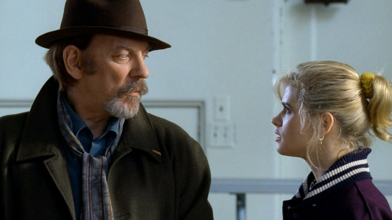 Donald Sutherland y Kristy Swanson en Buffy, la cazavampiros