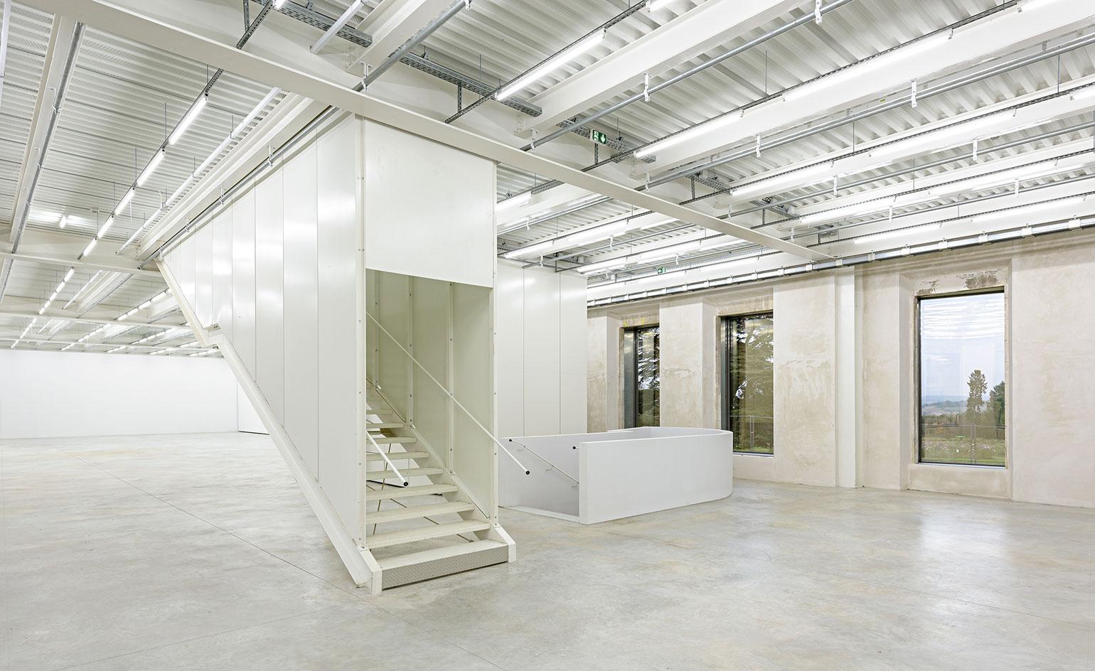 Large exhibition hall with light reflective surfaces.