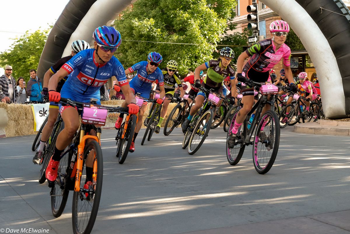 Katerina Nash (Clif Pro Team) and Alexis Skarda (Stans) following Villafane at the start